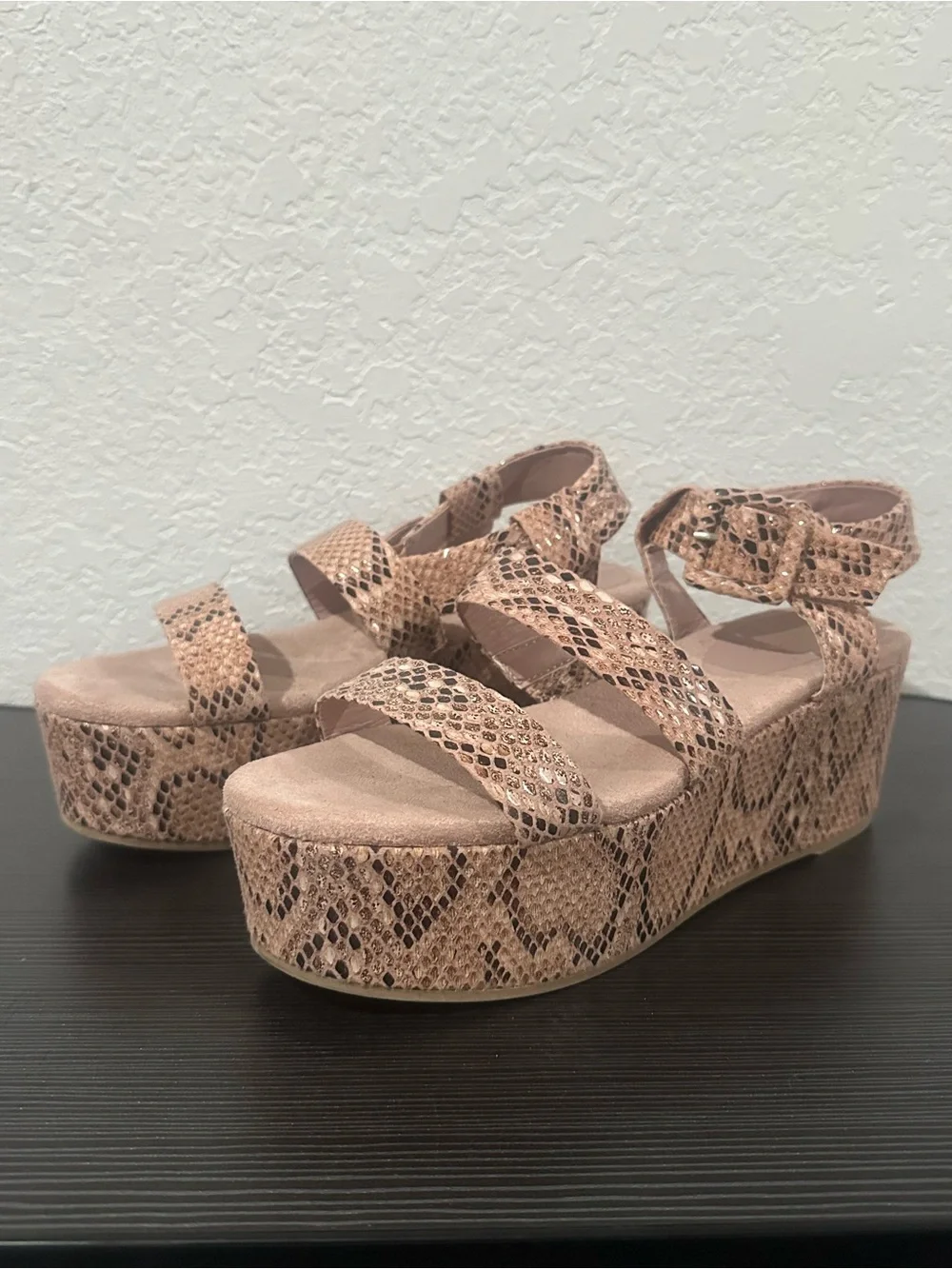 ! Qupid Snake-Print Platform Sandals in blush pink / light Tan size 8